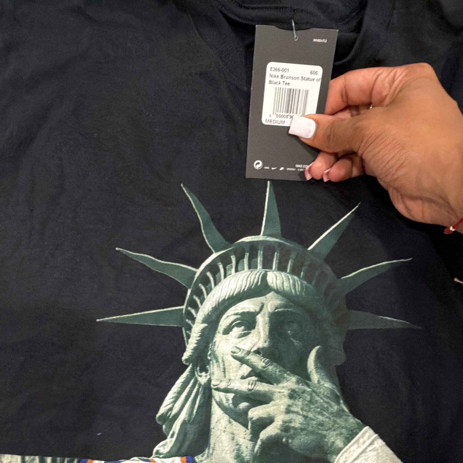 Nike Men’s M Black Crew Neck Short Sleeve Statue of Liberty New York Tee