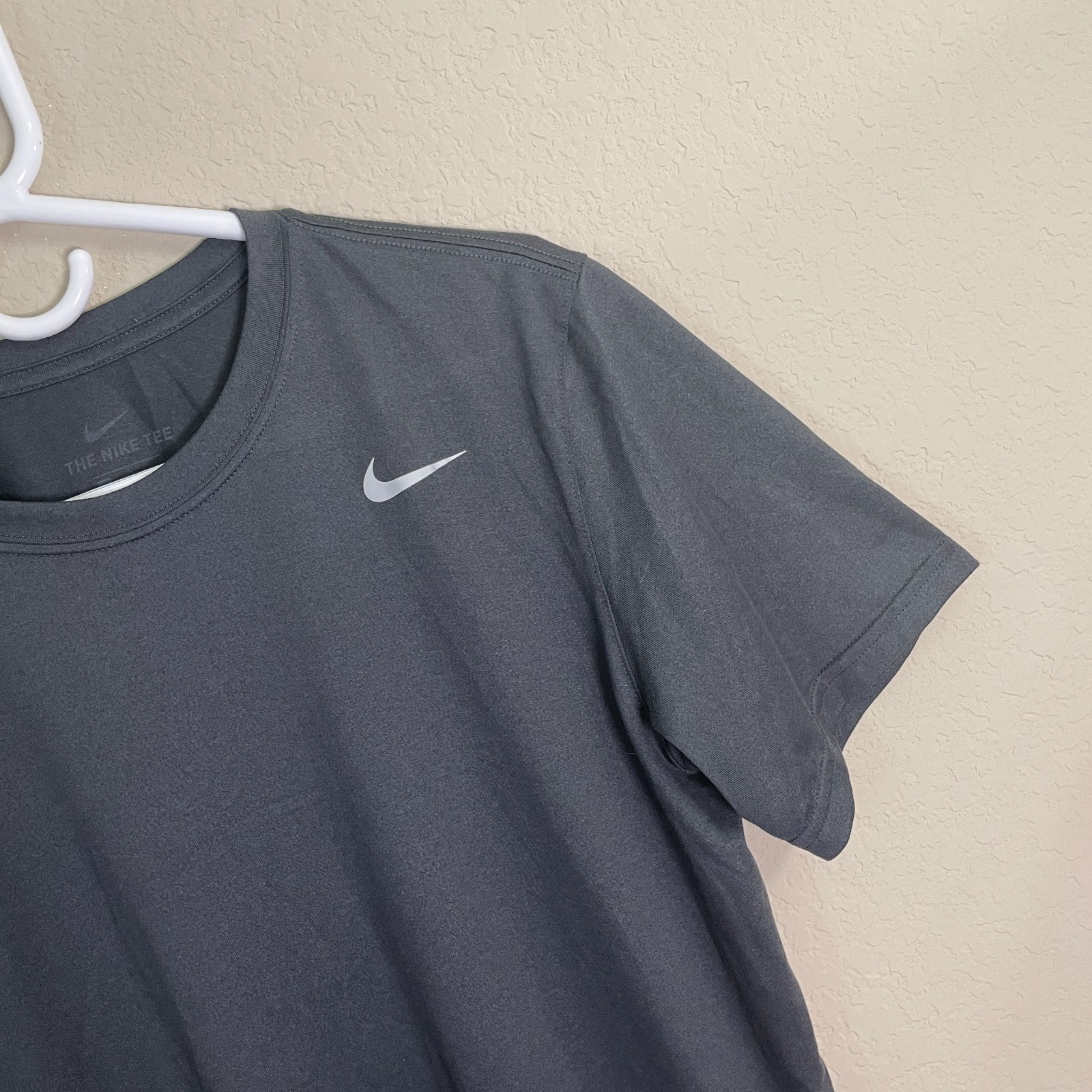 The Nike Tee Men’s M Dri-Fit Swoosh Gray Crewneck Short Sleeve T-Shirt