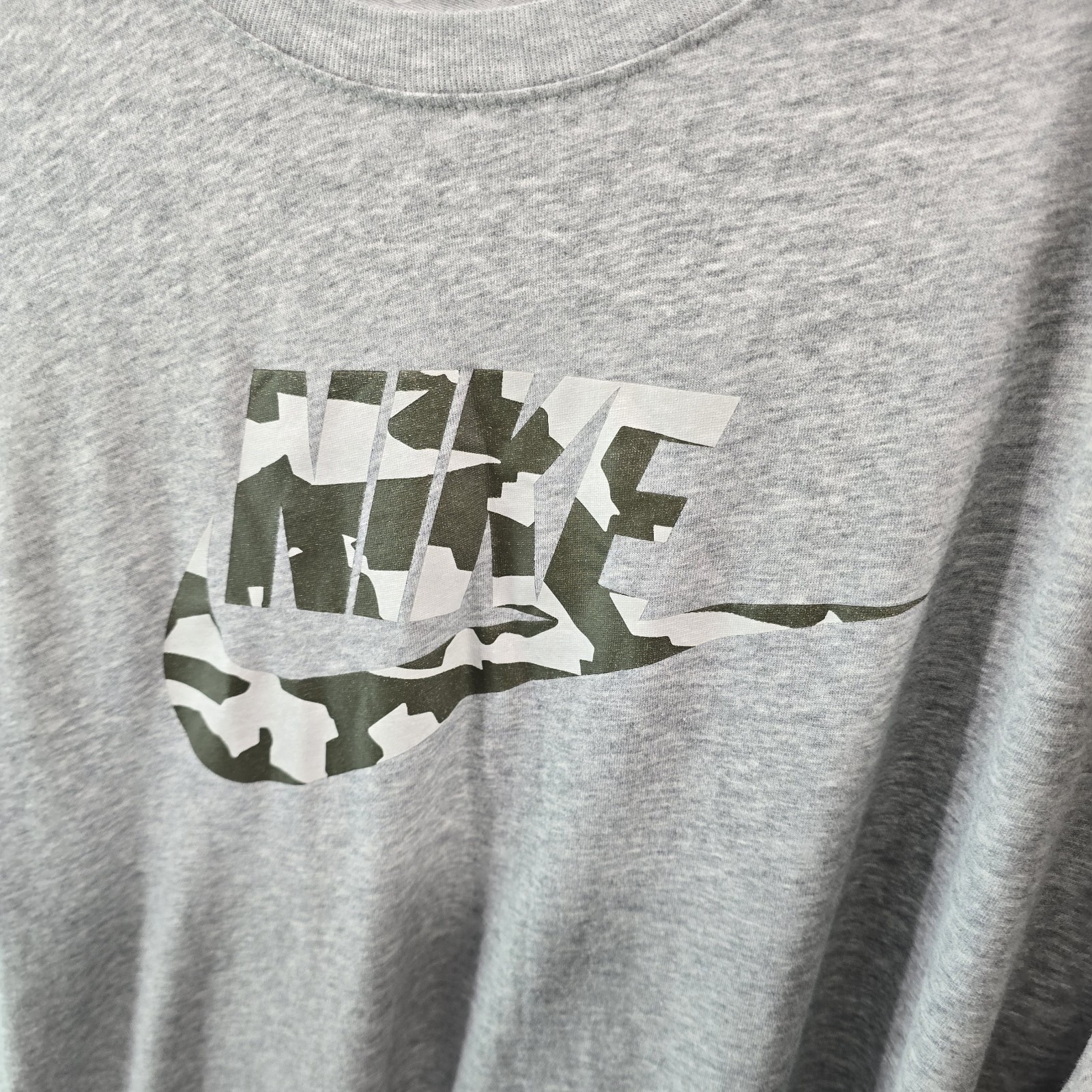 Nike T Shirt Mens XL Gray Camo Swoosh Crew Tee Short Sleeve BV1919
