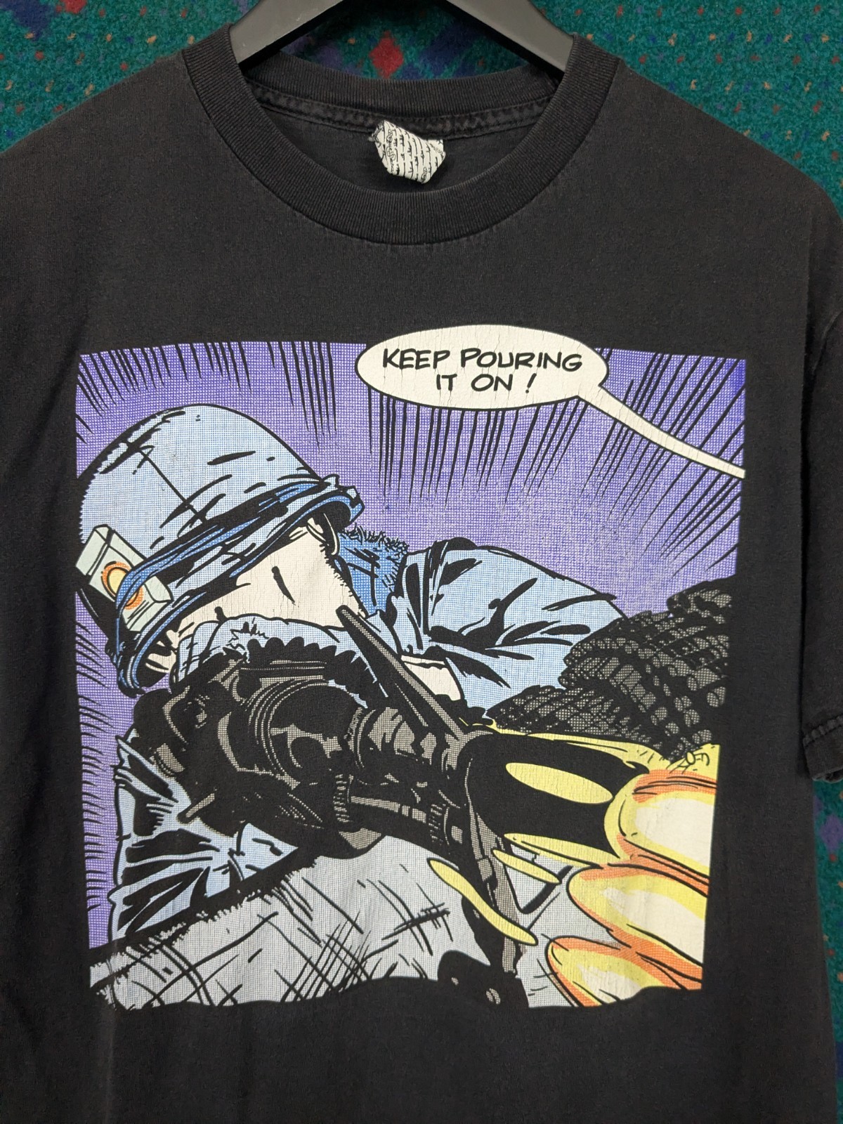 Vintage 2000s Rogue Status The Man Keep Pouring It On T-Shirt Grunge Faded Y2K