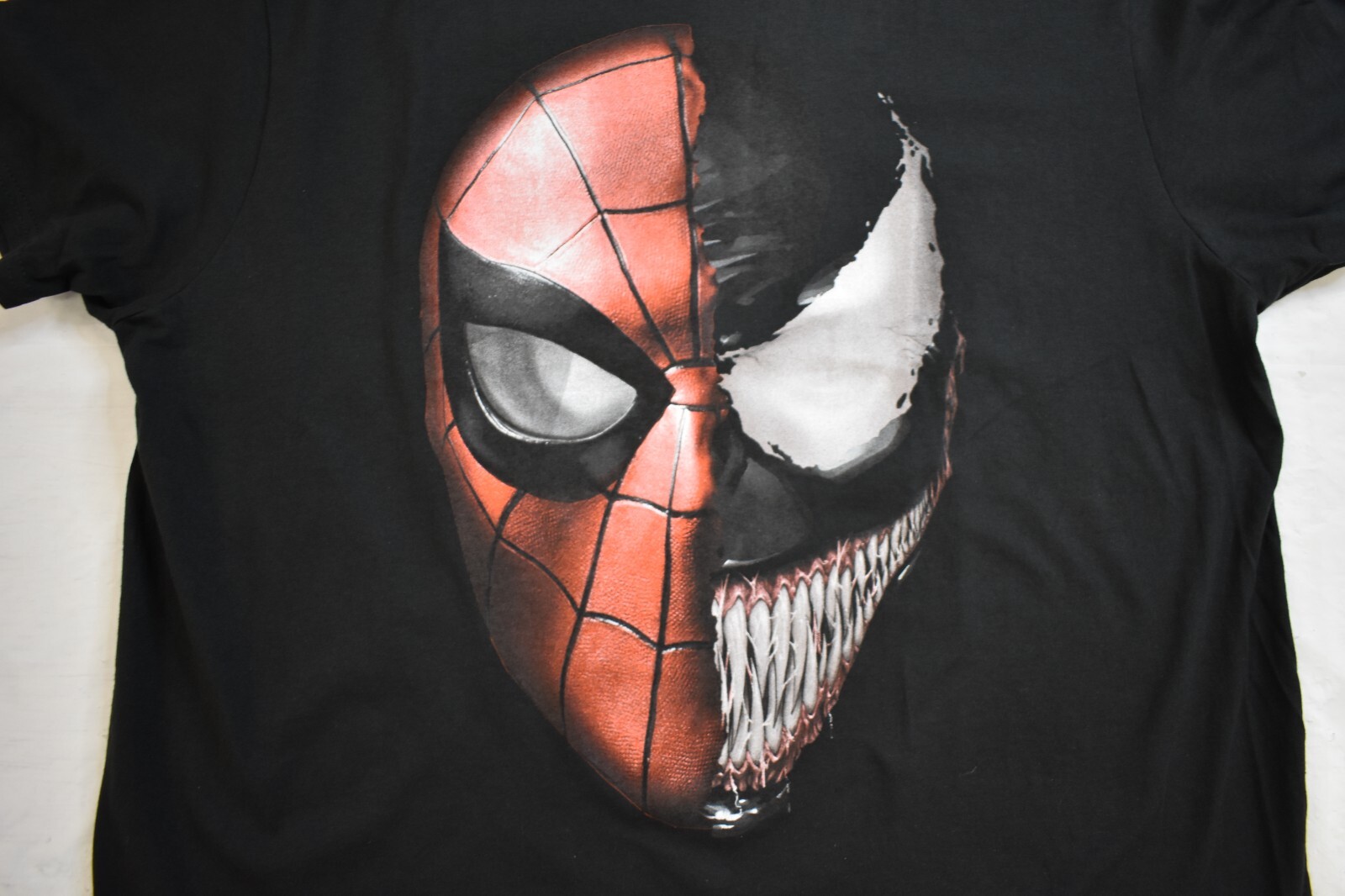 Marvel Mens Spider-Man Spiderman & Venom Split Spidey Faces Shirt NWT XL
