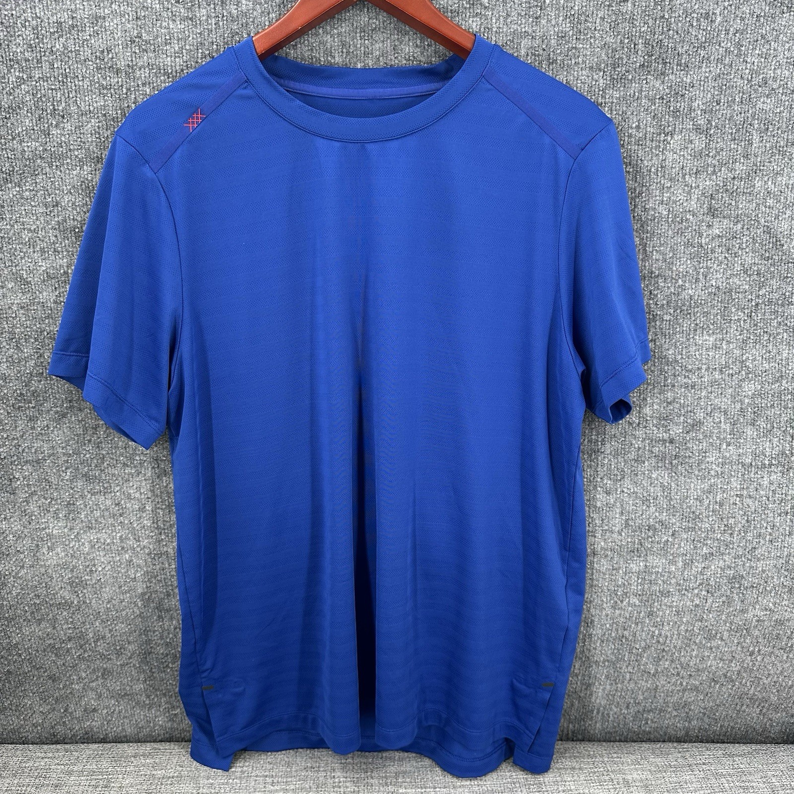 Rhone Short Sleeve Shirt Men’s L Blue Performance Tee Stretch Training