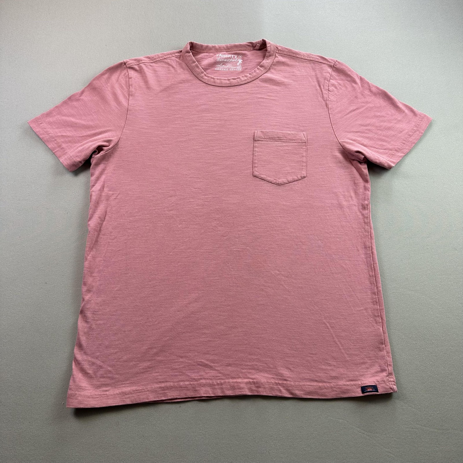 Faherty T-Shirt Mens Medium Pink Sunwashed Organic Cotton Pocket Short Sleeve