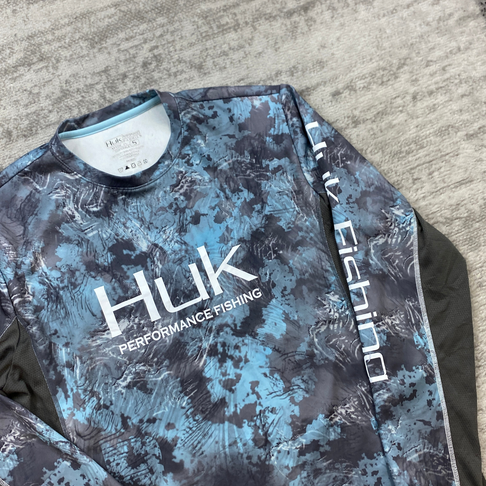 Huk Camouflage Shirt Small Blue Gray Performance Camper Fishing Hiker Boat Mens