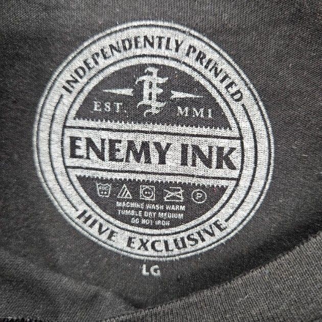 Enemy Ink Men’s Large Black Short Sleeve Bee Riding Motorcycle Graphic T-Shirt