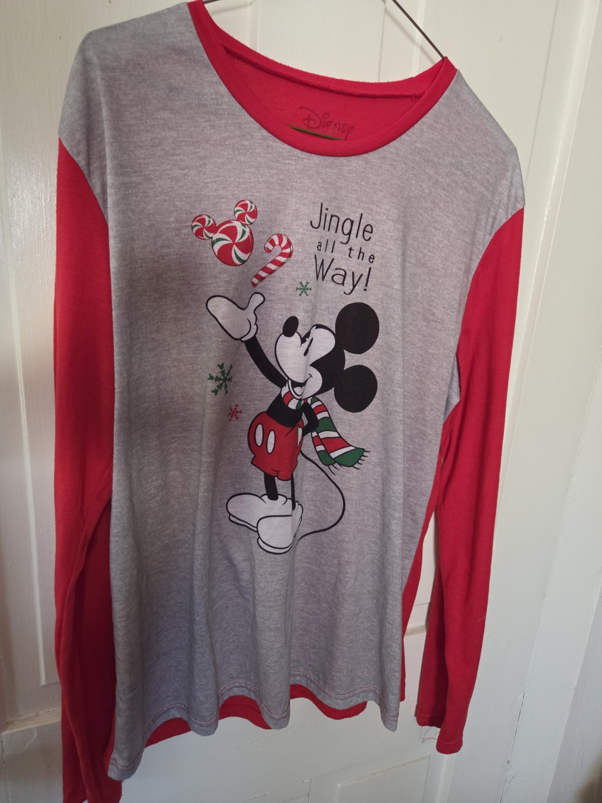 Gray And Red Disney Mickey Mouse “Jingle All The Way” T-shirt Men’s Size M