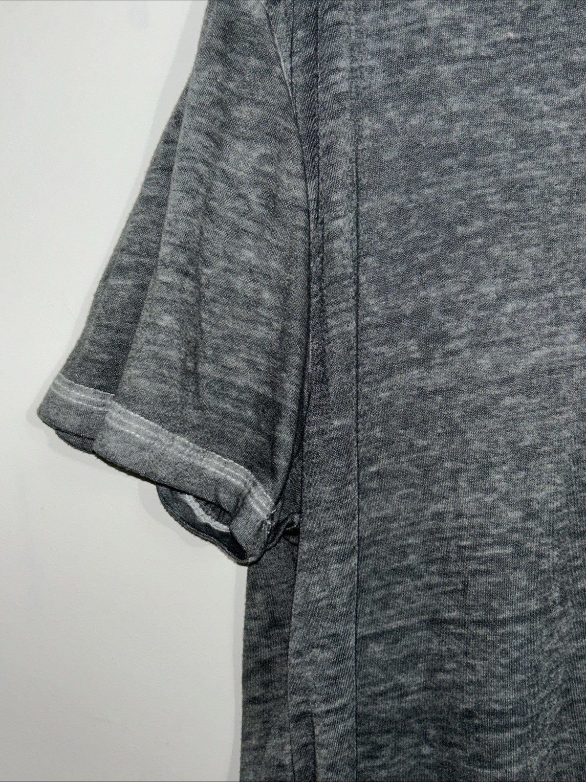 Buckle Black washed Henley Heather Gray Men Size large Tag less Athletic Fit