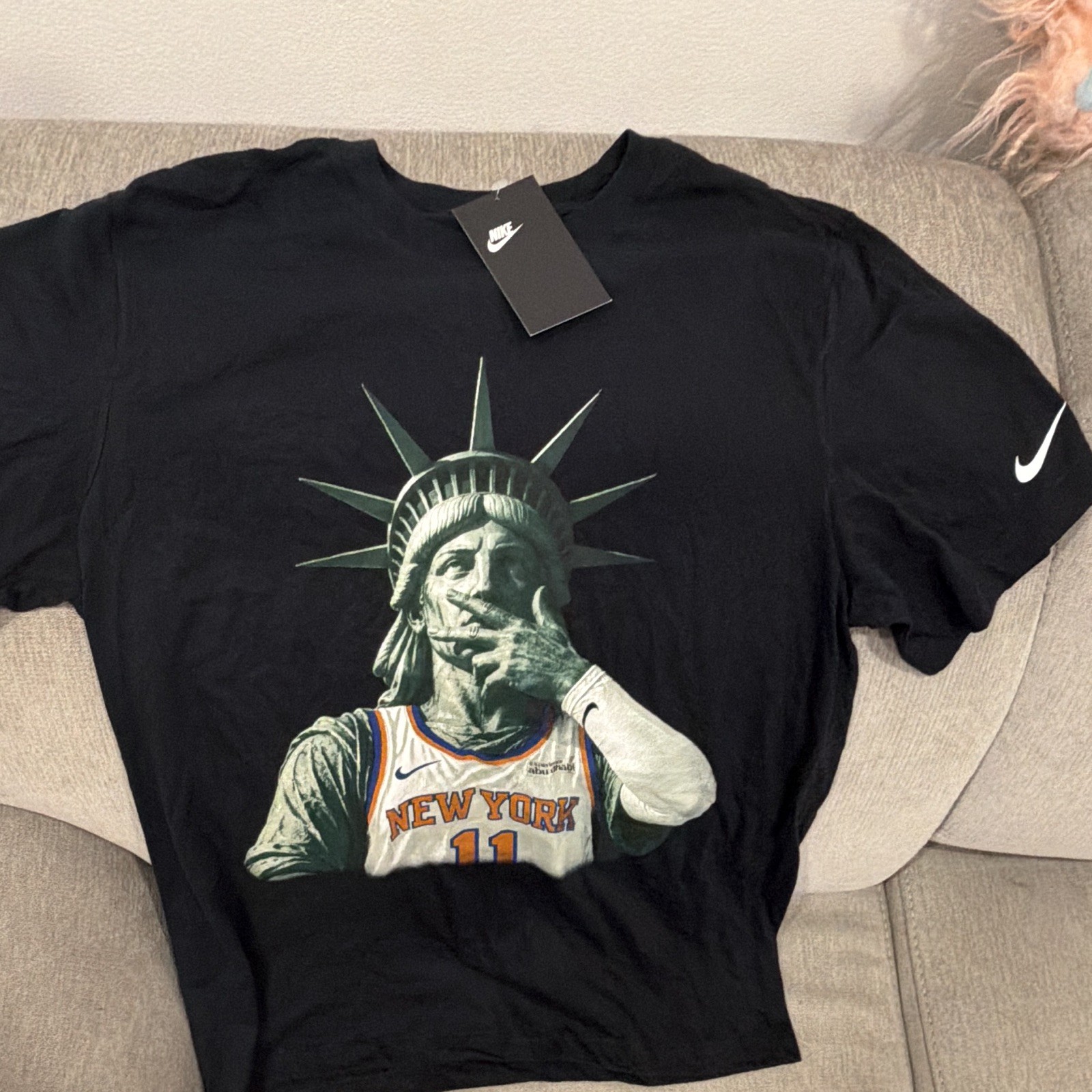 Nike Men’s M Black Crew Neck Short Sleeve Statue of Liberty New York Tee