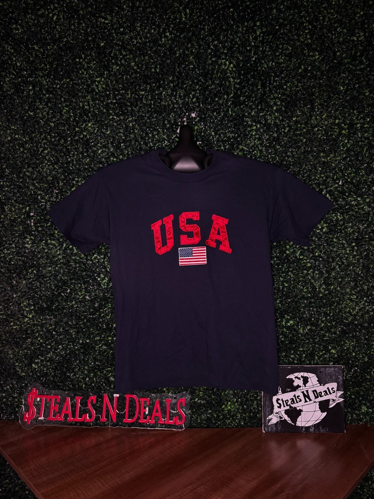 Vintage embroidered single stitch USA flag navy blue and red T-Shirt