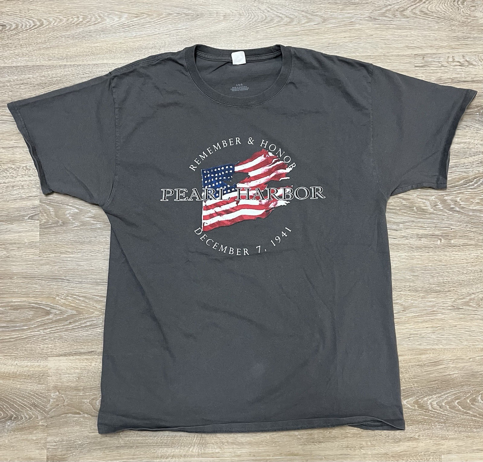 Remembering Pearl Harbor 1941 Mens Large Short Sleeve T-Shirt Tight Athletic Fit