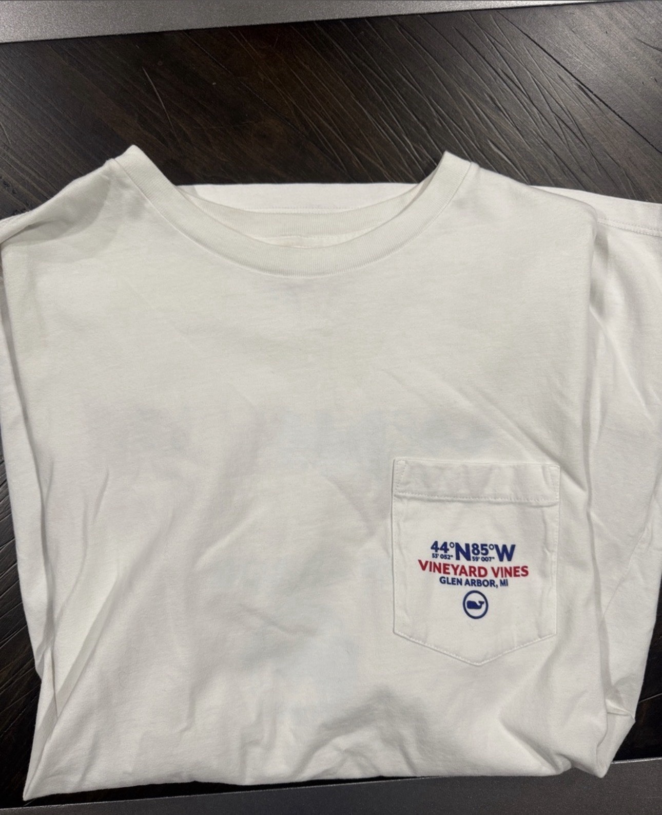 Vineyard Vines Men’s White Cotton Pocket Tee Whale Graphic Glen Arbor MI M