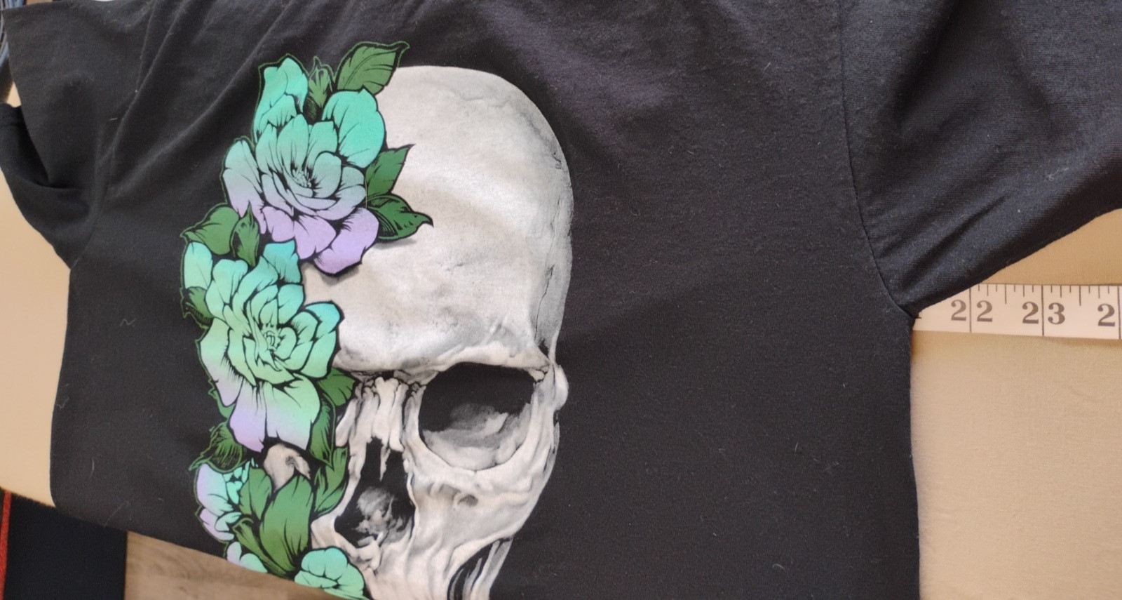 DOM Tshirt Size Large Skull/Flowers Graphic Logo Black Short Sleeve Unisex