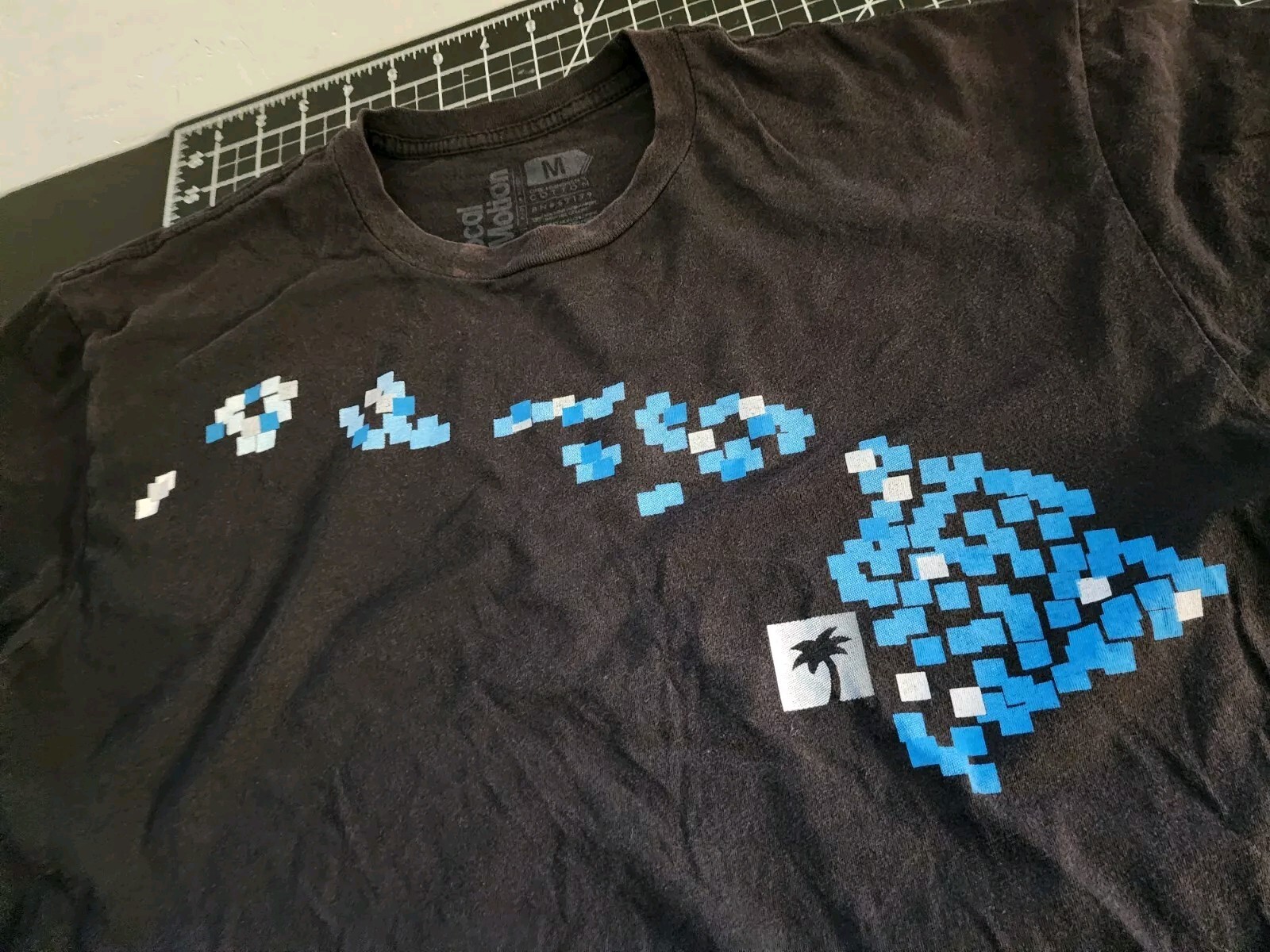 Local Motion T-Shirt Men’s Size Medium M Black Hawaiian Islands Pixel Graphic