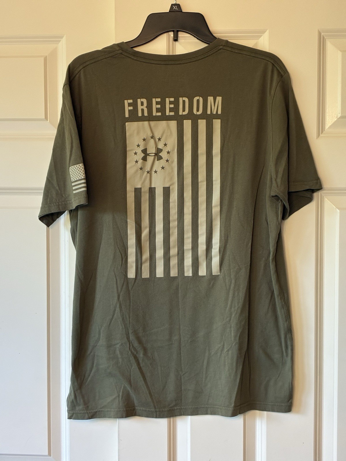 Under Armour Heat Gear Casual T Shirt Men XL FREEDOM USA Flag Green Grey