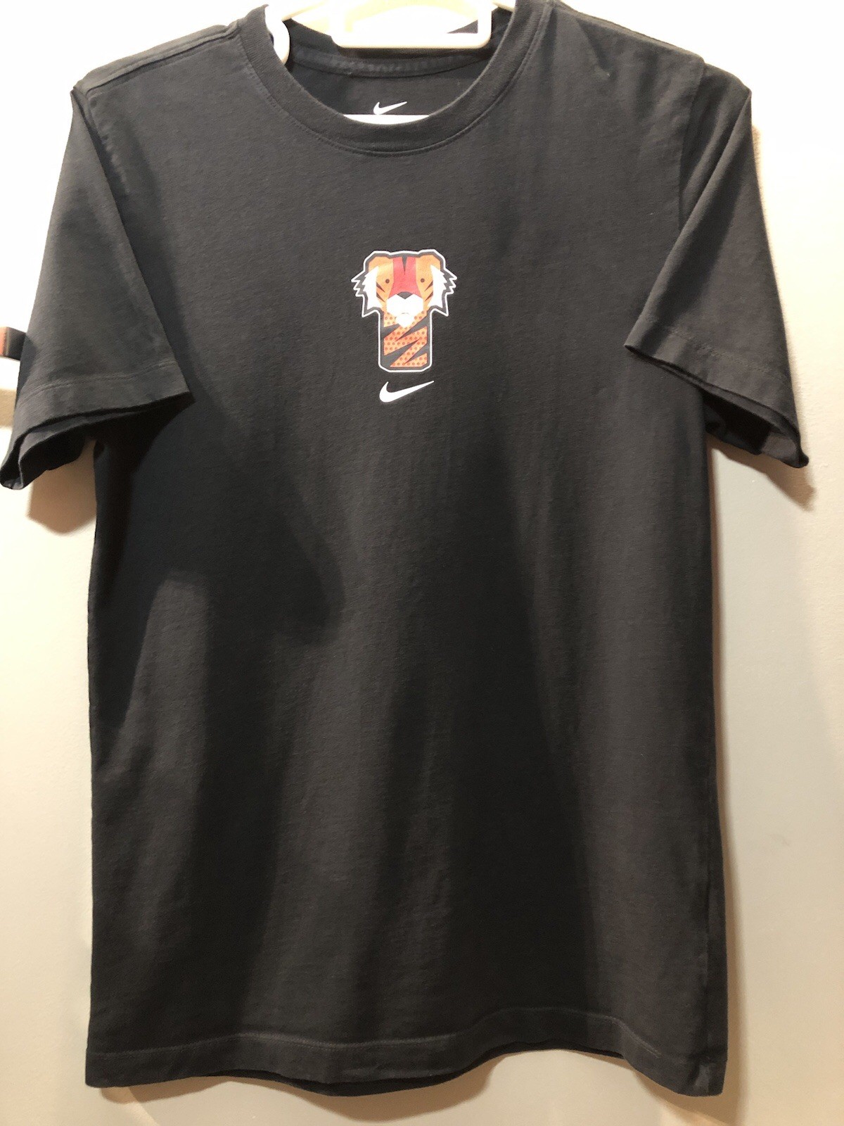 Nike Tiger Woods Frank T-shirt Tee Small Centre Swoosh TW Golf
