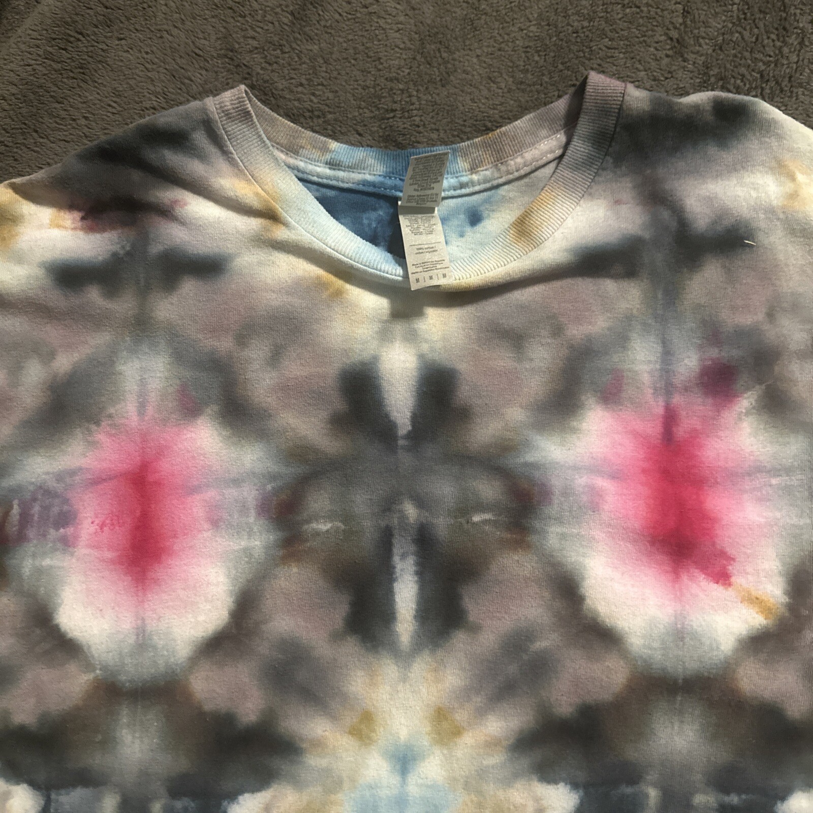 GILDAN TIE DYE Medium SHORT SLEEVE GRAY PINK BLUE RED Swirl OF MANY COLORS