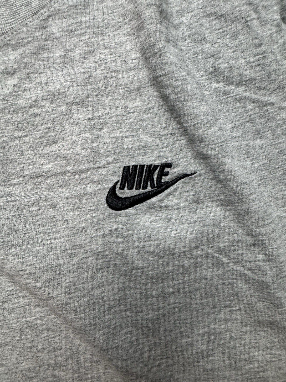 Nike Men’s The Nike Tee Gray Solid Logo T-Shirt Crew Neck Short Sleeve Size L
