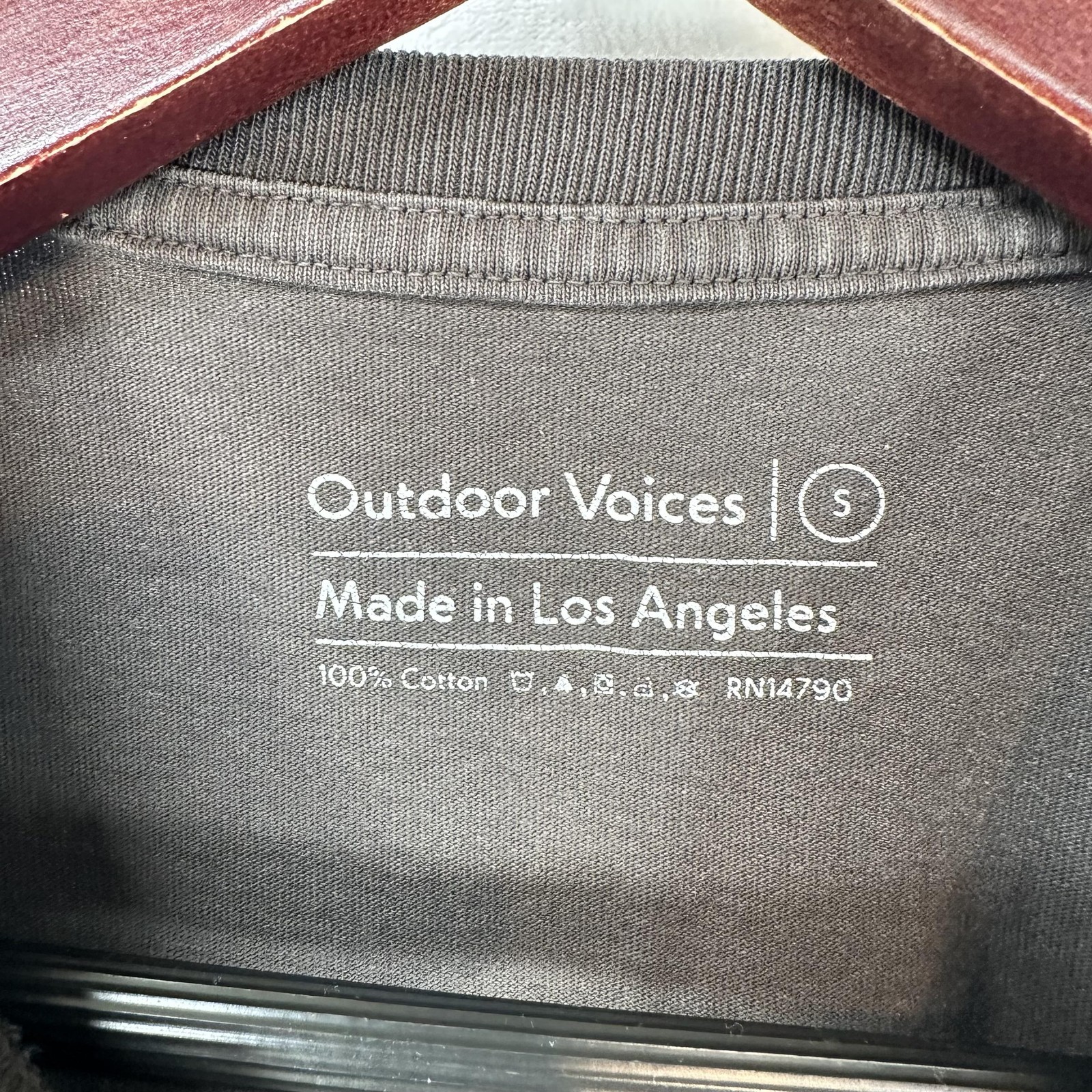 Outdoor Voices Shirt Mens Small Gray OV Logo Long Sleeve Made USA Cotton Graphic