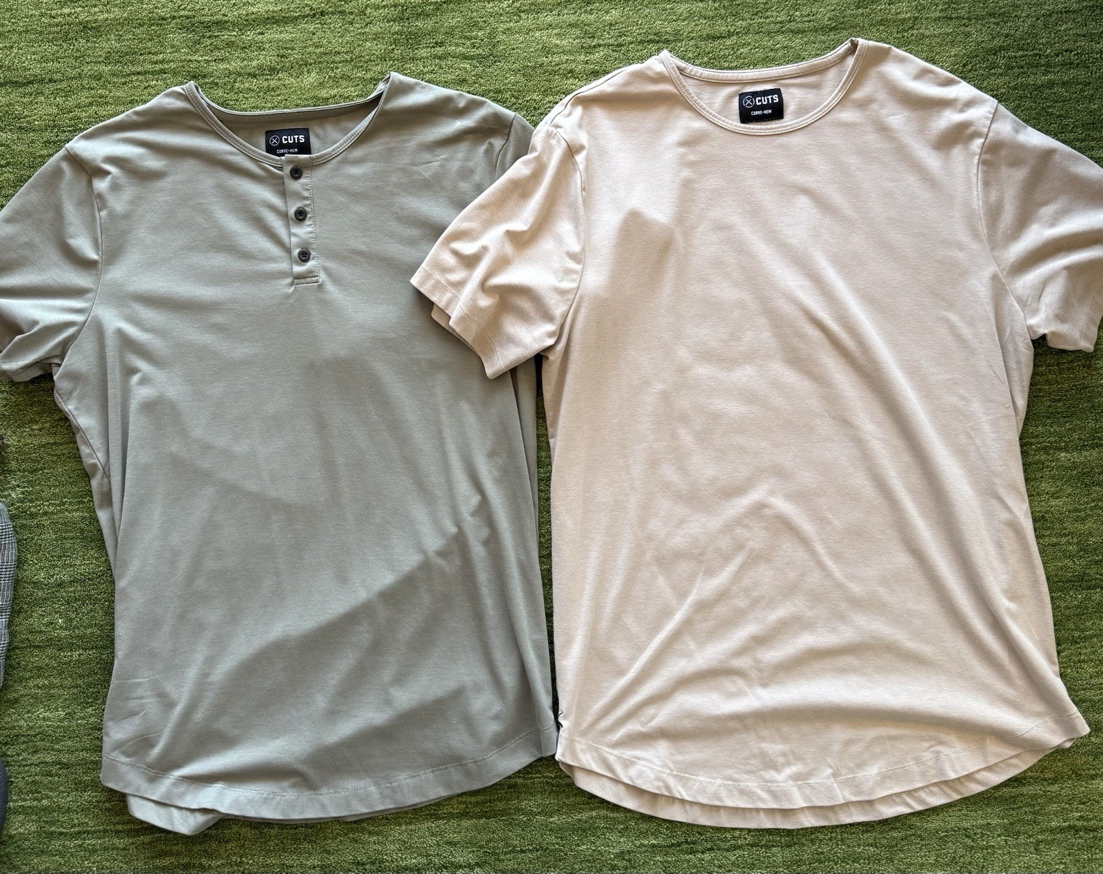 Cuts Clothing AO Curve Hem Short Sleeve Wrinkle Free – Lot Of 2