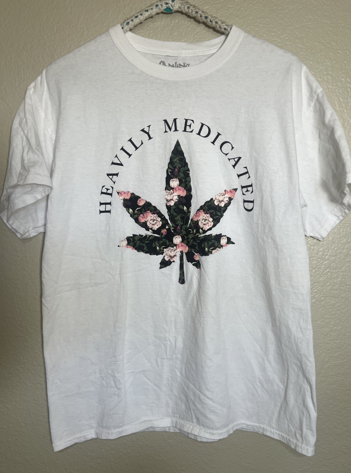 Spencer’s Men Shirt Large White Heavenly Medicated Marijuana Leaf Short Sleeve