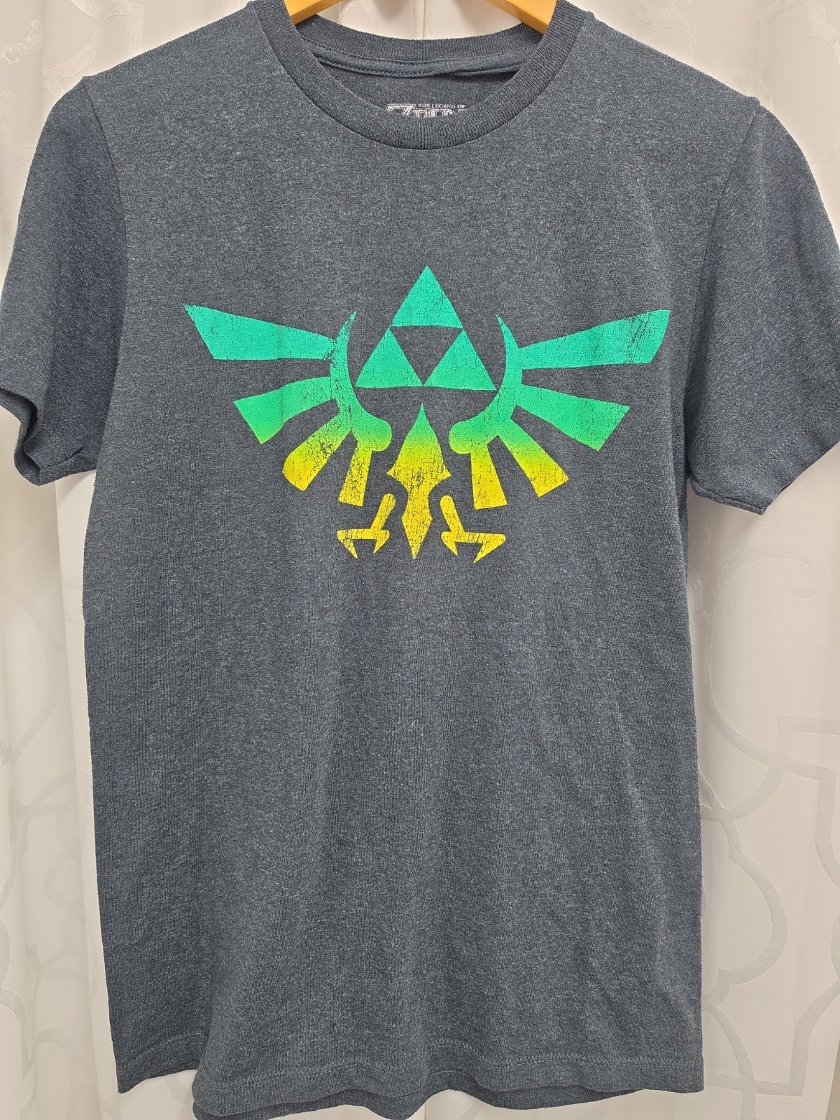 2016 Nintendo Legend of Zelda Hylian Crest Triforce Gray T Shirt Mens Small