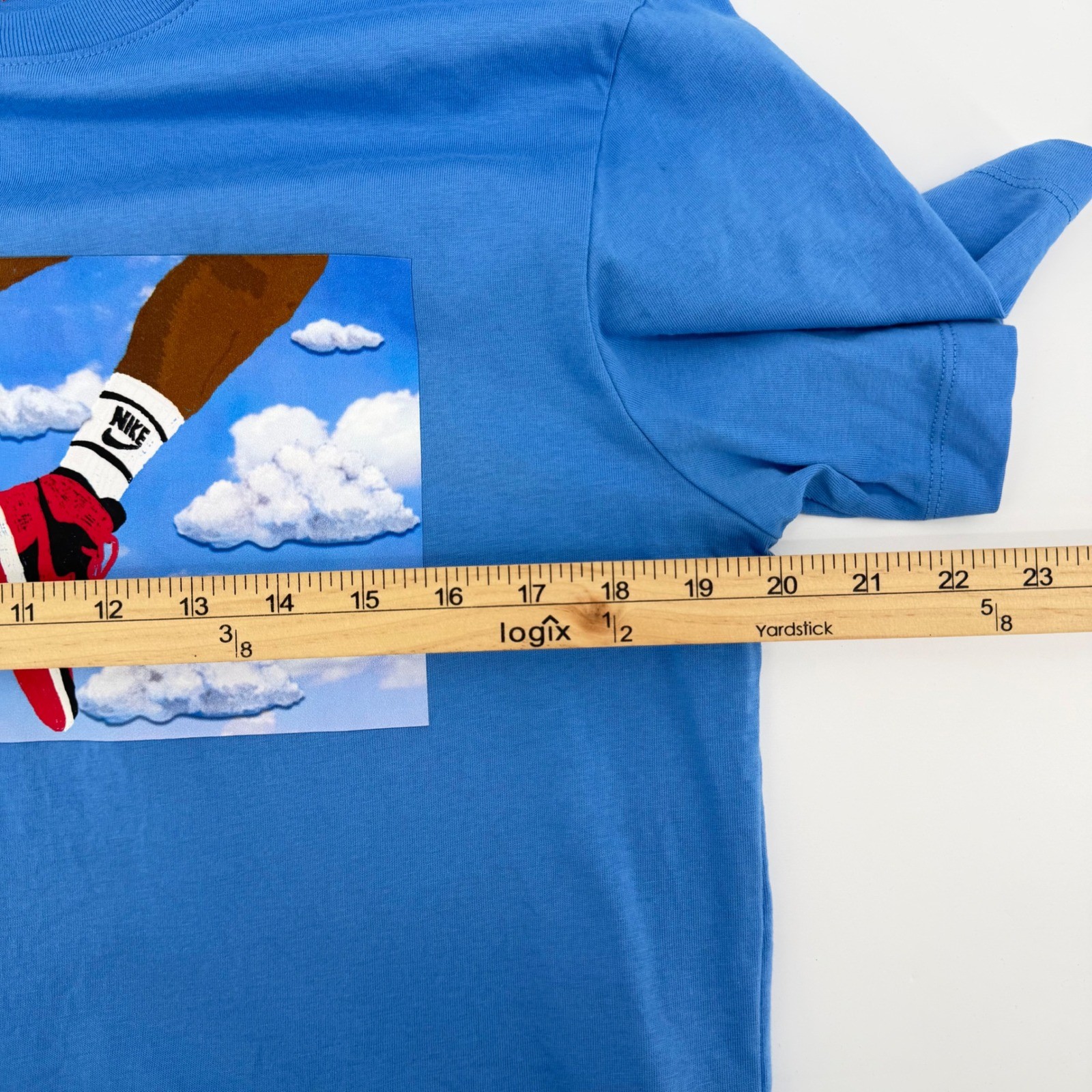 Jordan Graphic T-Shirt Men Medium Blue Jumpman Air Jordan 1 Bred Clouds Tee
