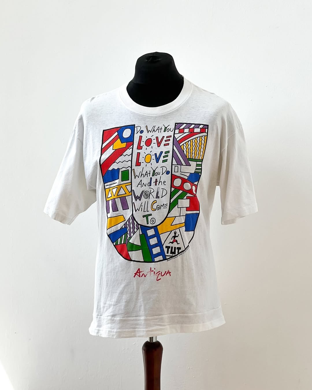 Totally Unique Vintage Men`s T-shirt / Made in USA / size XLarge
