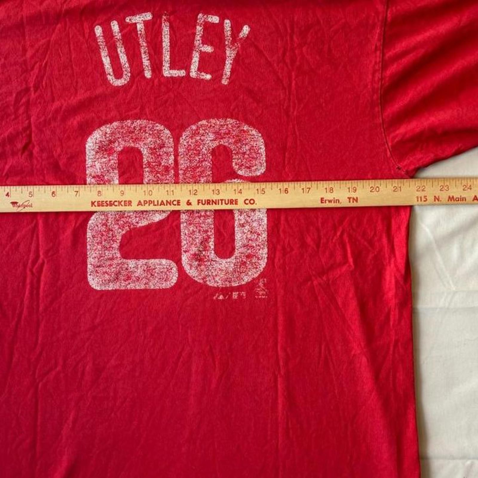 2000s Majestic Phillies Chase Utley 26 Player Tee Large Red MLB Distressed
