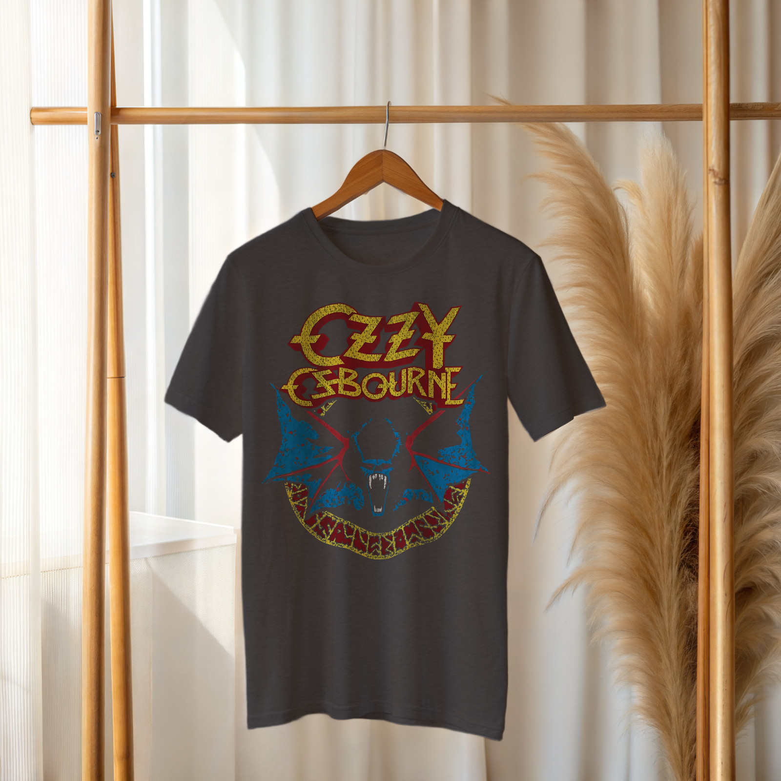 Ozzy Osbourne Heavy Metal Rock Band T-Shirt Vintage Distressed Graphic Tee A176
