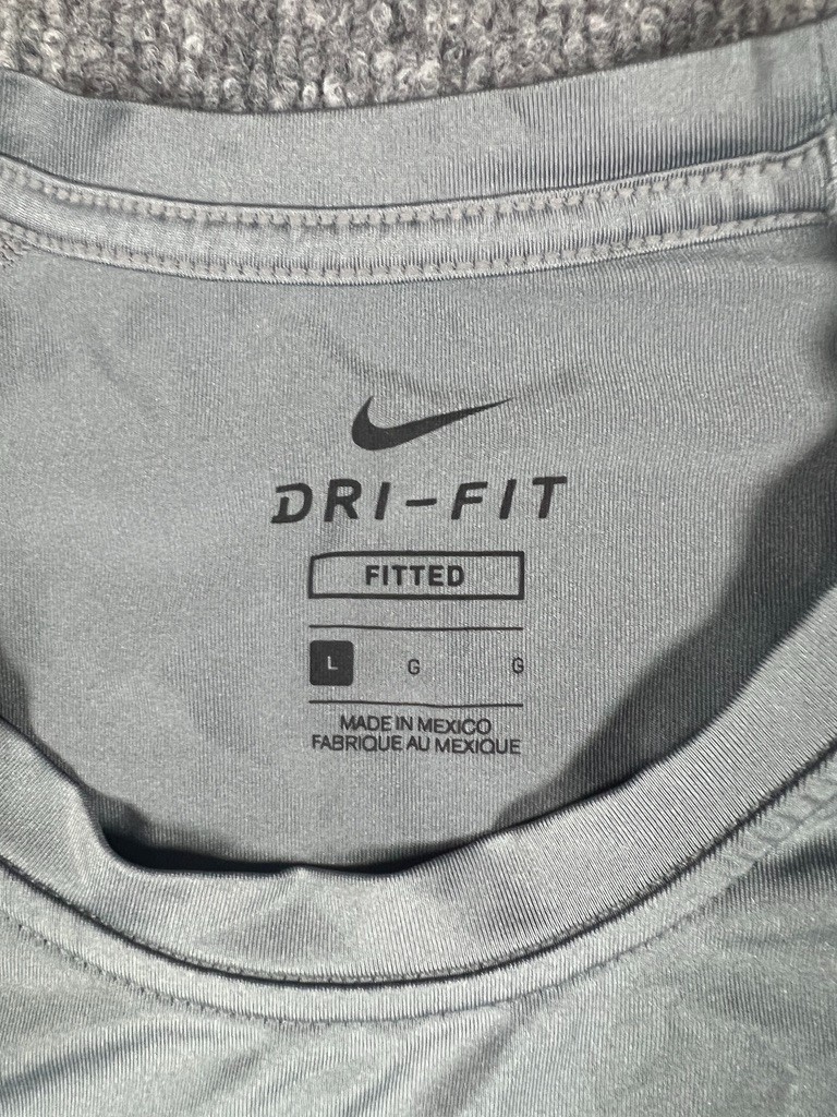 Nike Dri-Fit Short Sleeve Shirt Men’s L Gray