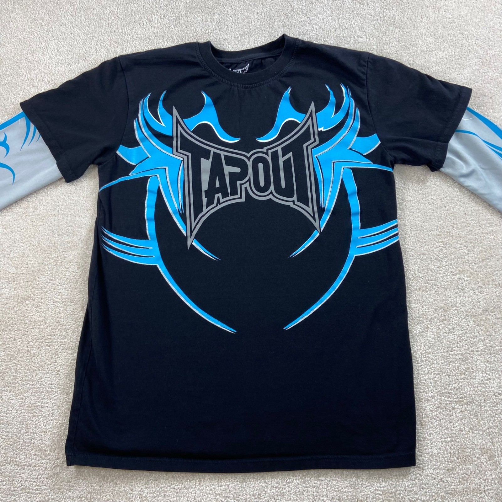 Y2K Tapout Graphic T-Shirt Mens Small Black Blue Tribal Layered Long Sleeve MMA