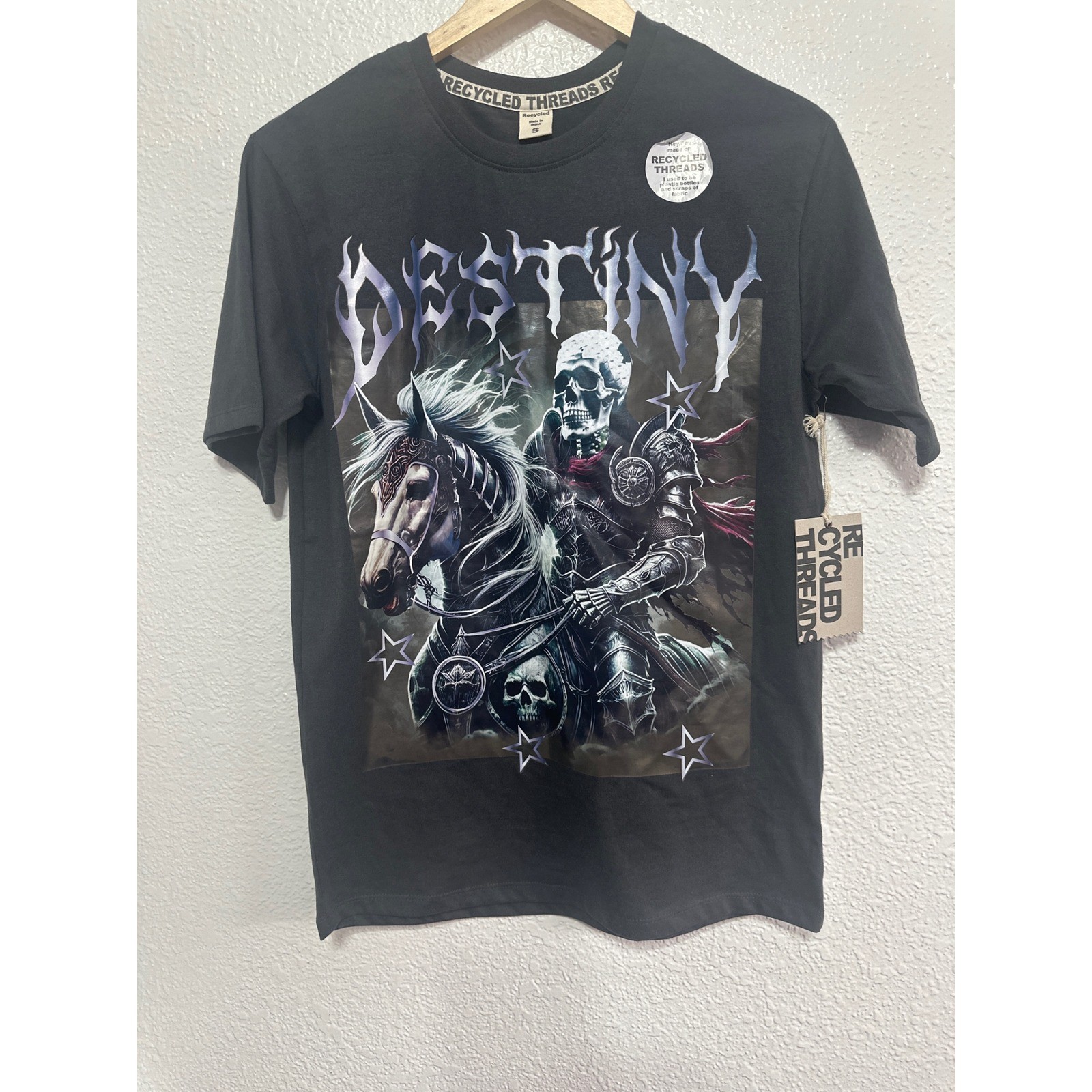 Recycled Threads Mens Destiny Skull Knight Graphic T-Shirt Black Small NWT