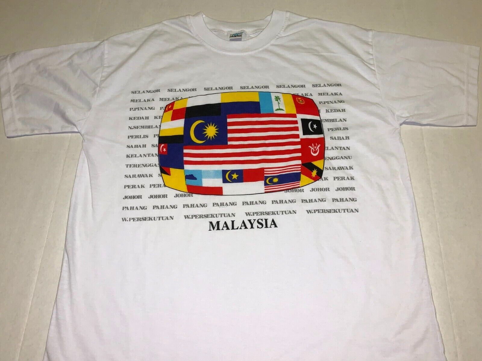 States of Malaysia Perak Sabah Perlis Kedah Melaka Selangor T-Shirt New! MEDIUM