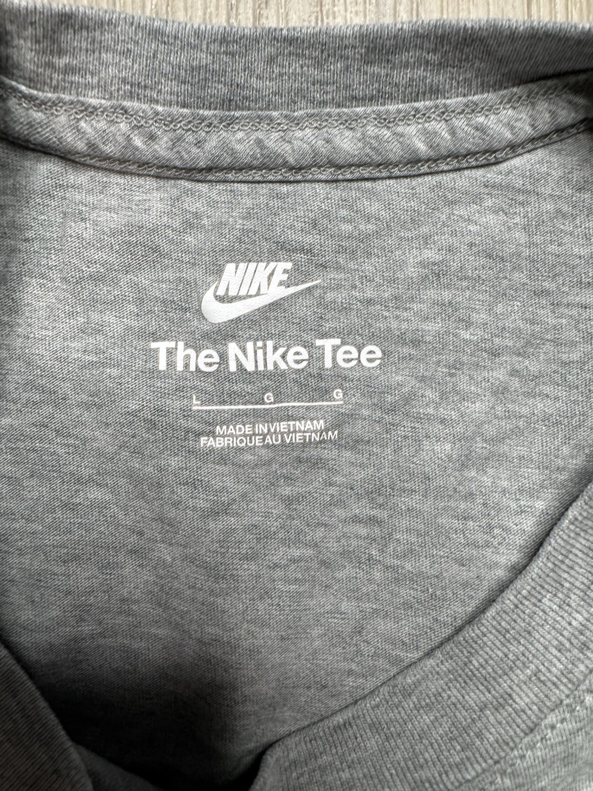 Nike Men’s The Nike Tee Gray Solid Logo T-Shirt Crew Neck Short Sleeve Size L