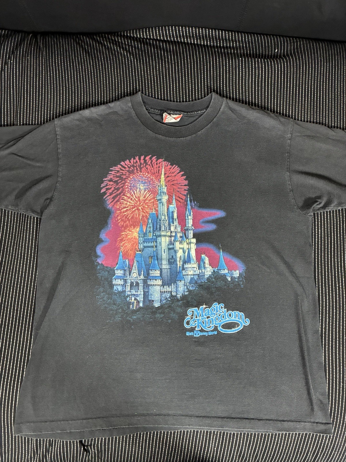 Disney Designs Vintage 80s Magic Kingdom Castle Graphic Black T Shirt L Fantasy