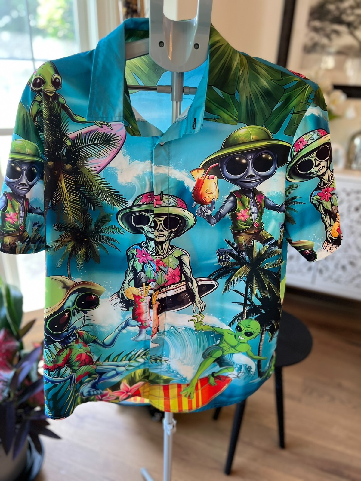 Novelty Alien Shirt Mens XL Party Hawaiian Button Up Casual Short Sleeve Graphic