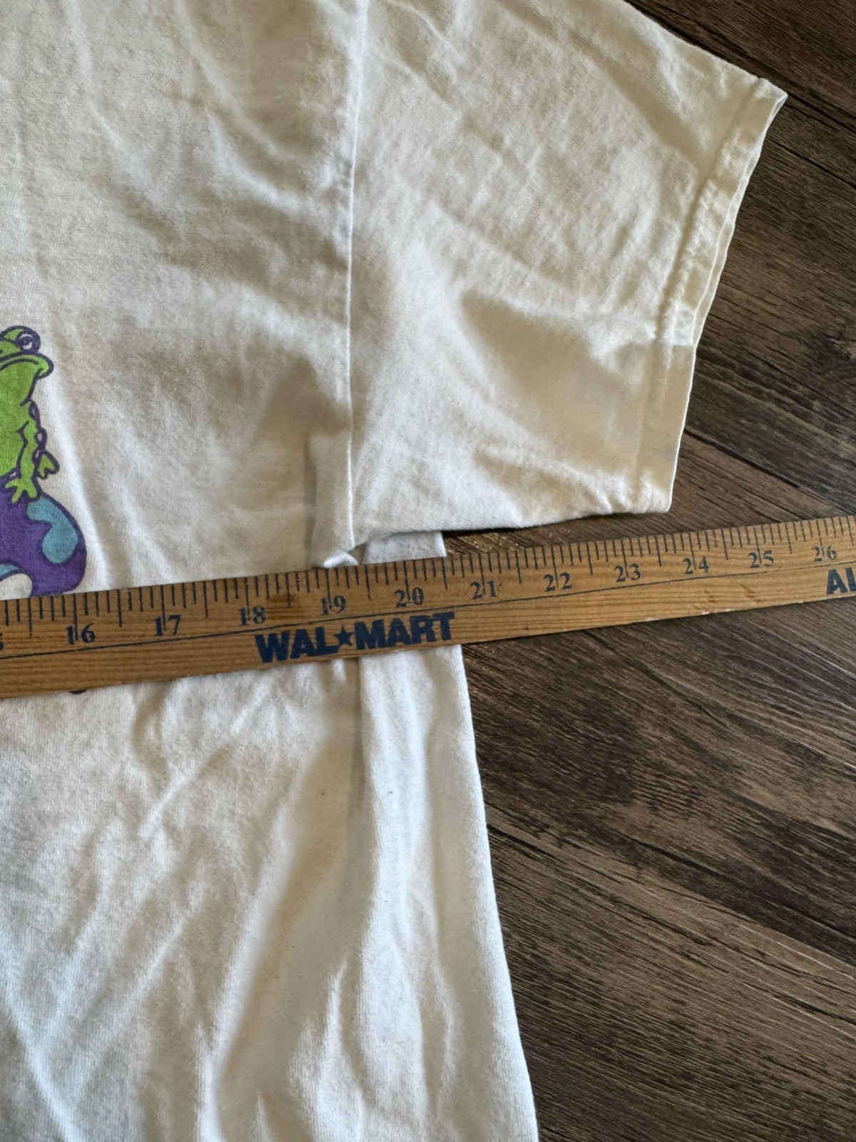 A-LAB Gone Trippin Frog White Shirt Size Large Scoop Neck Collar