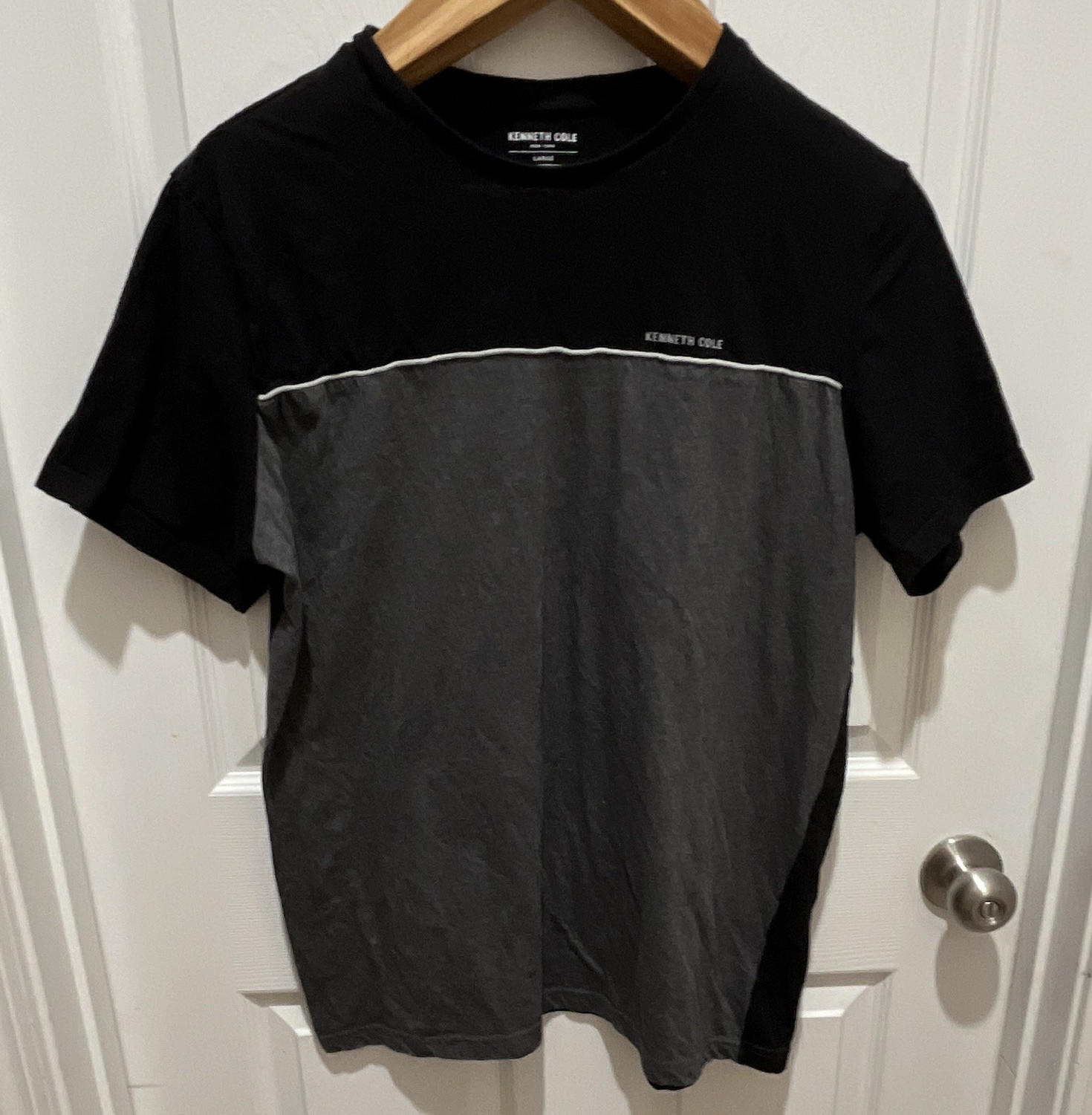 Kenneth Cole New York Men’s Black/Gray Colorblock Logo Crew Neck T-Shirt L