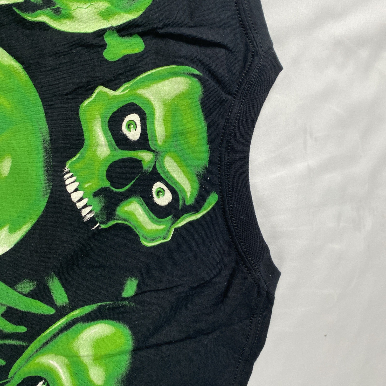Liquid Blue Men’s 2XL Green Skulls T-Shirt 2017 NEW