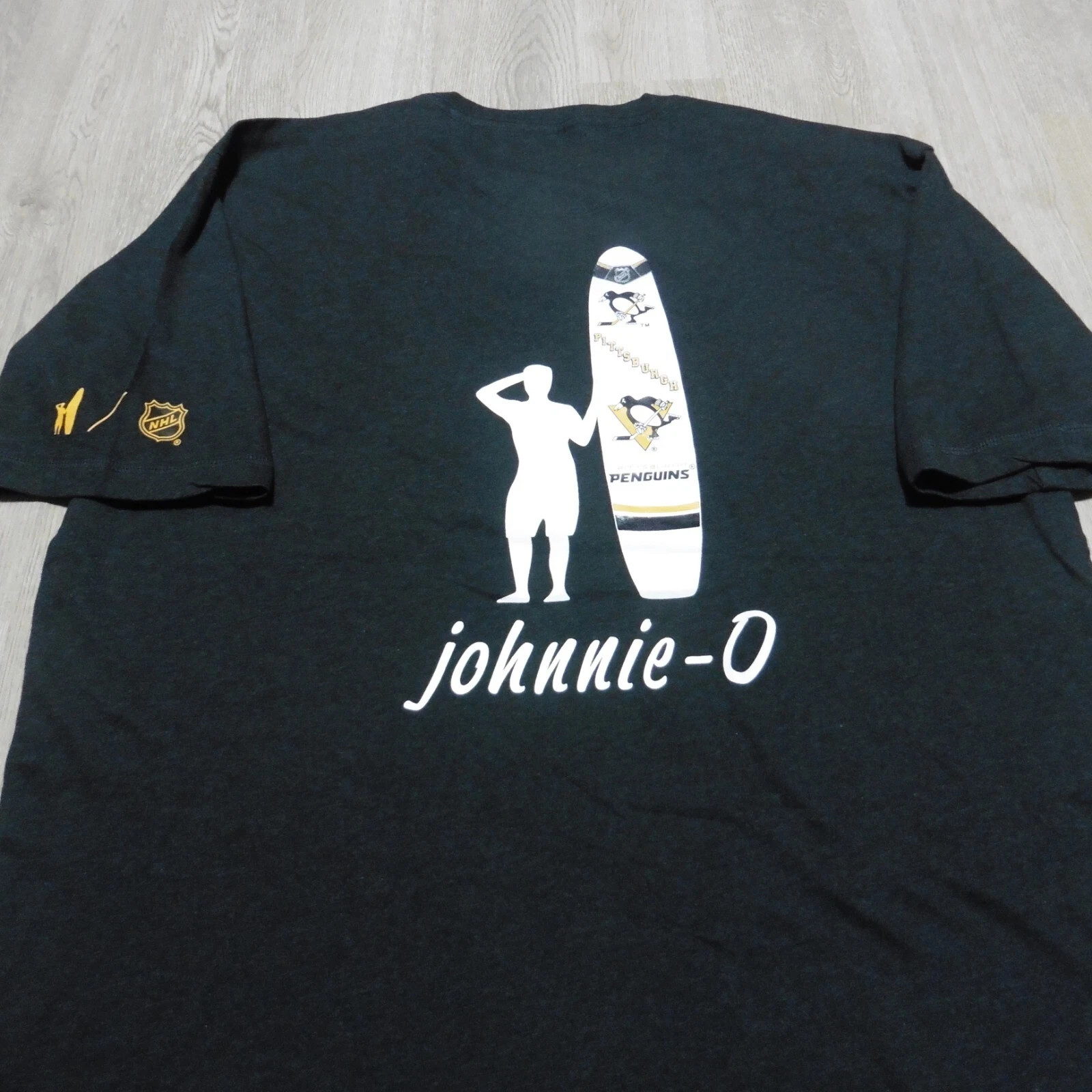 Johnnie-O Men’s M Pittsburgh Penguins NHL Crew Neck T-Shirt Charcoal SS