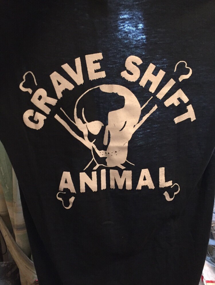 Vintage GRAVE SHIFT ANIMAL One Pocket 50/50% Cotton/ Poly Black T Shirt. Size M
