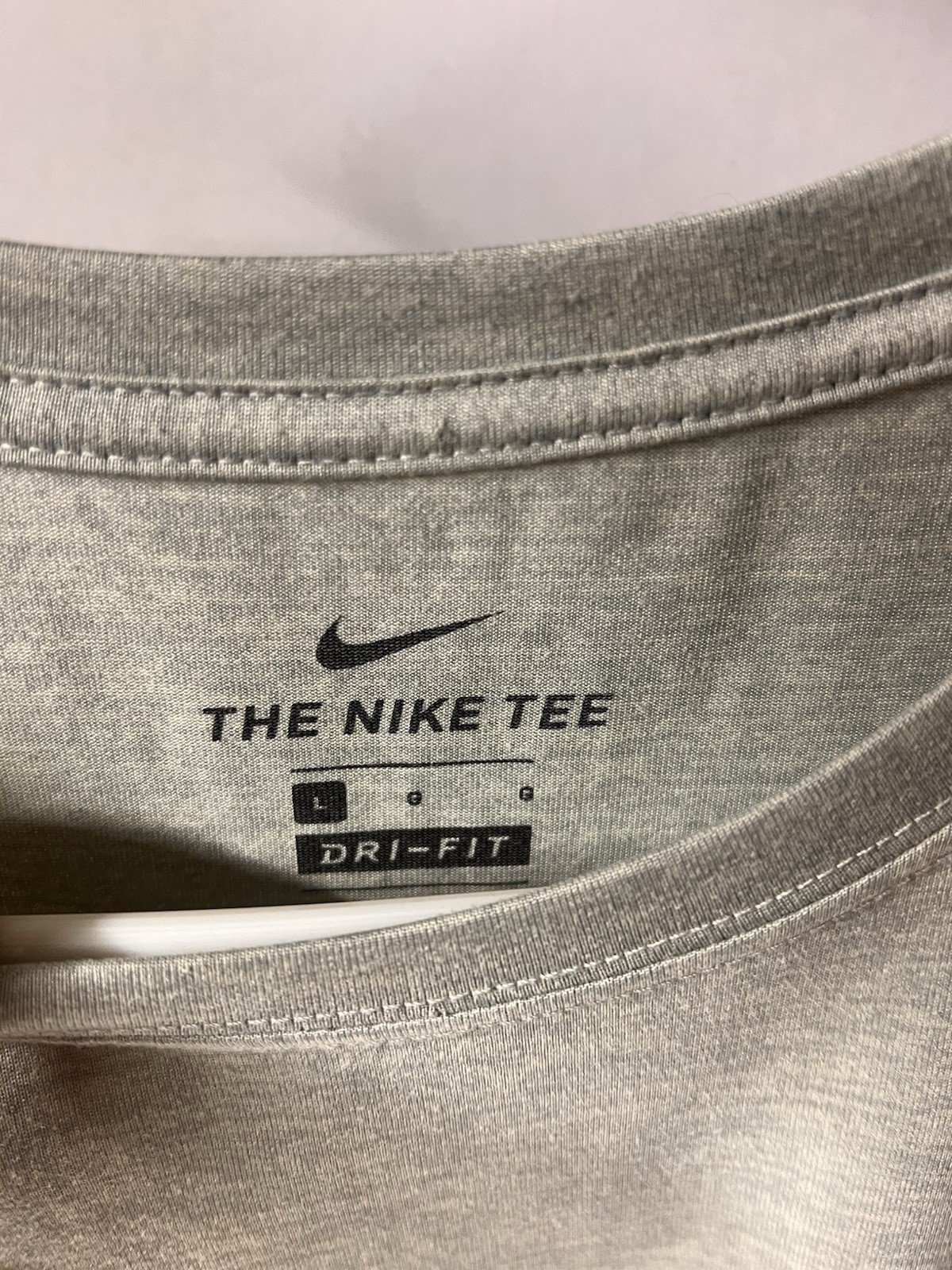 Nike Dri-FIT The Nike Tee Men’s Gray Knit Logo T-Shirt Crew Neck Size M