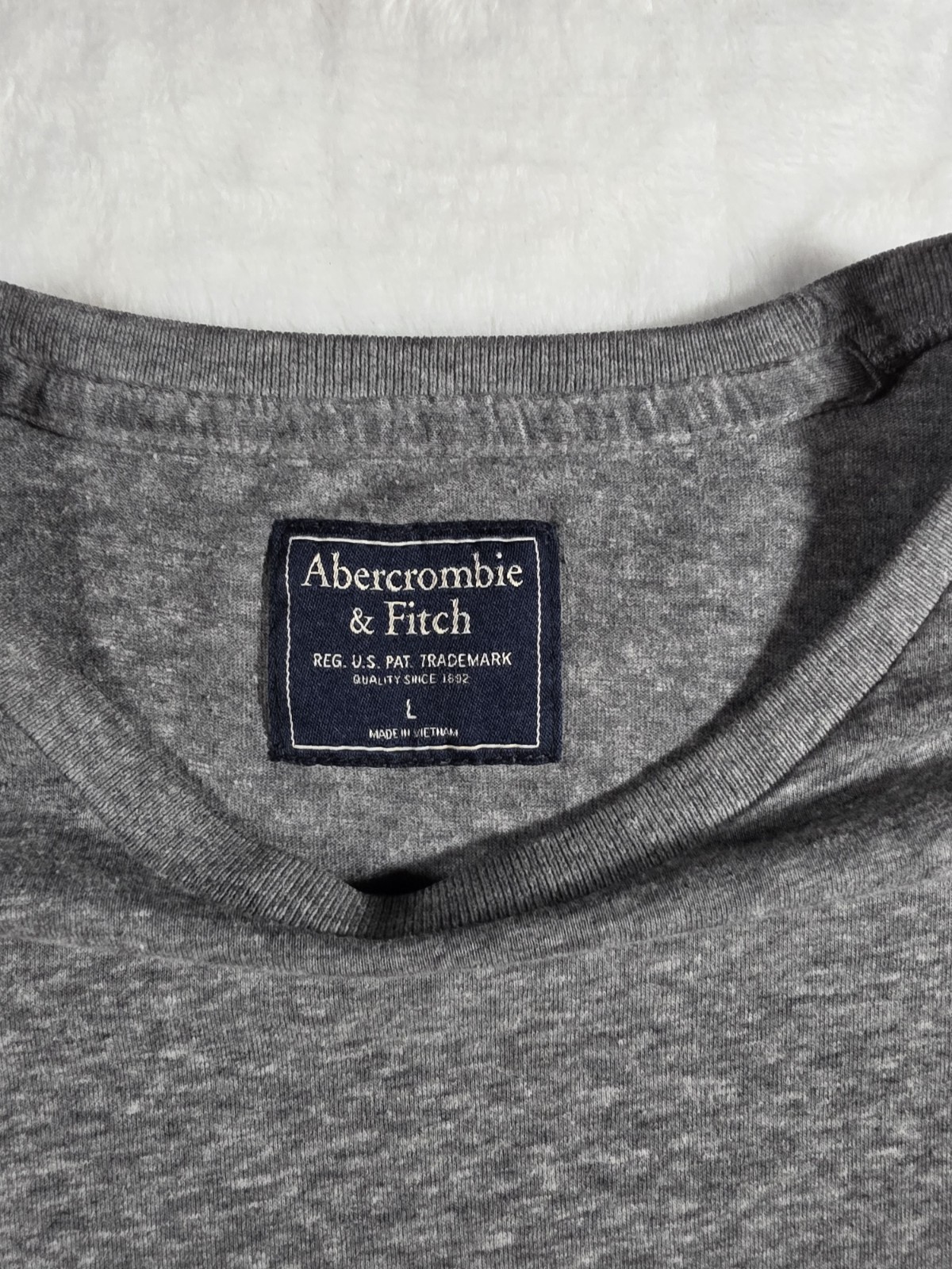 Abercrombie & Fitch Men’s L Gray Solid Crew Neck Short Sleeve Logo T-Shirt