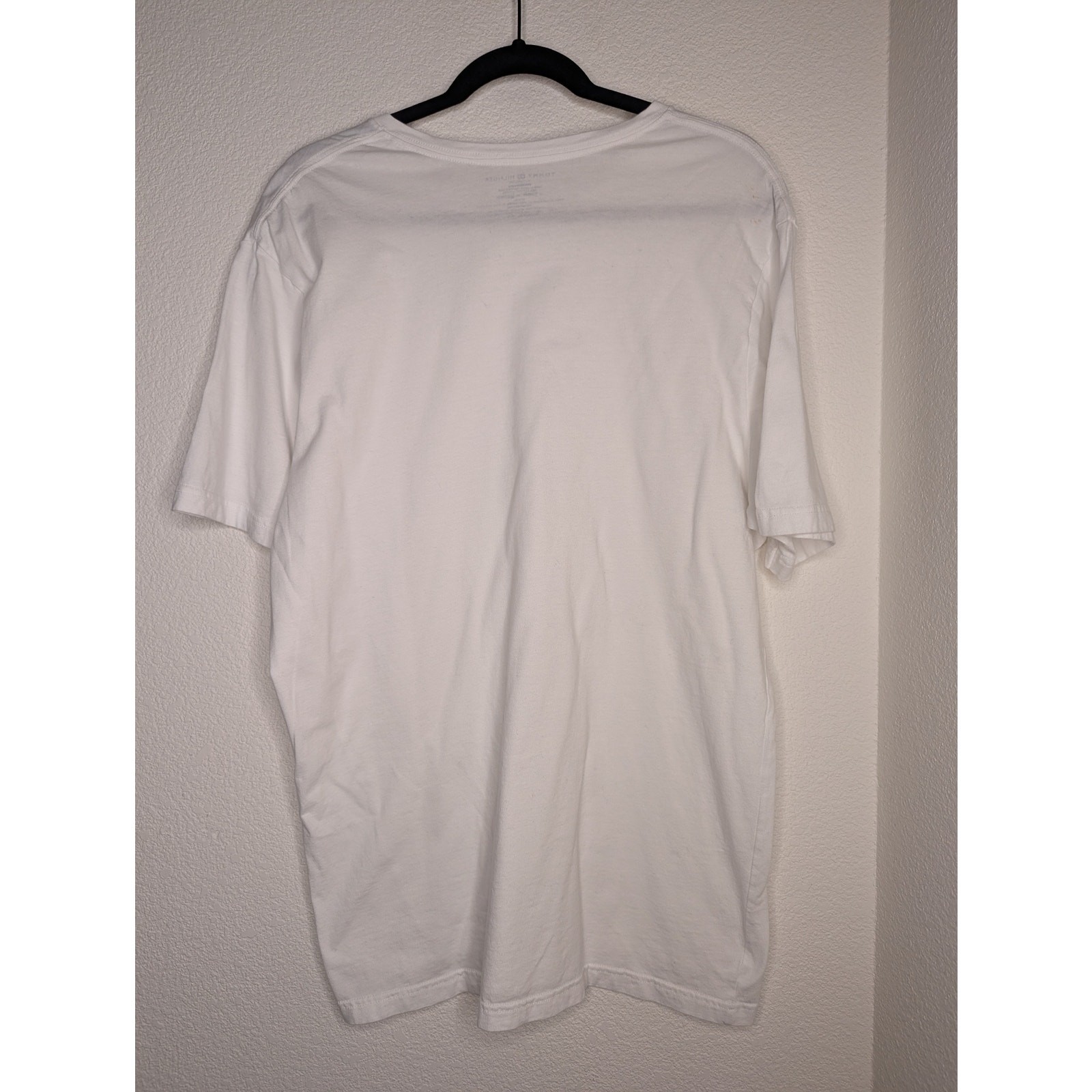 Tommy Hilfiger Men’s White V Neck Basic Tee XL Travel Casual Beach Preppy Chic