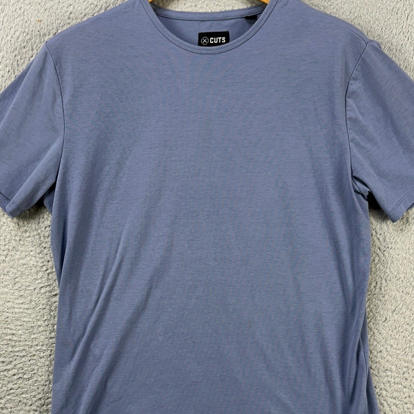 Cuts T-Shirt Crewneck Tee Mens Medium Light Blue Short Sleeve Casual Stretch