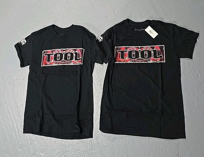 TOOL Los Angeles California Graphic T-Shirt Men’s Size Small Pair (R)