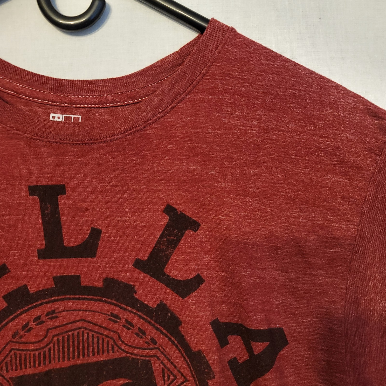 Billabong T-shirt M Wave Badge Logo Est 1973 Poly/Cotton/Rayon Brick Red V Good