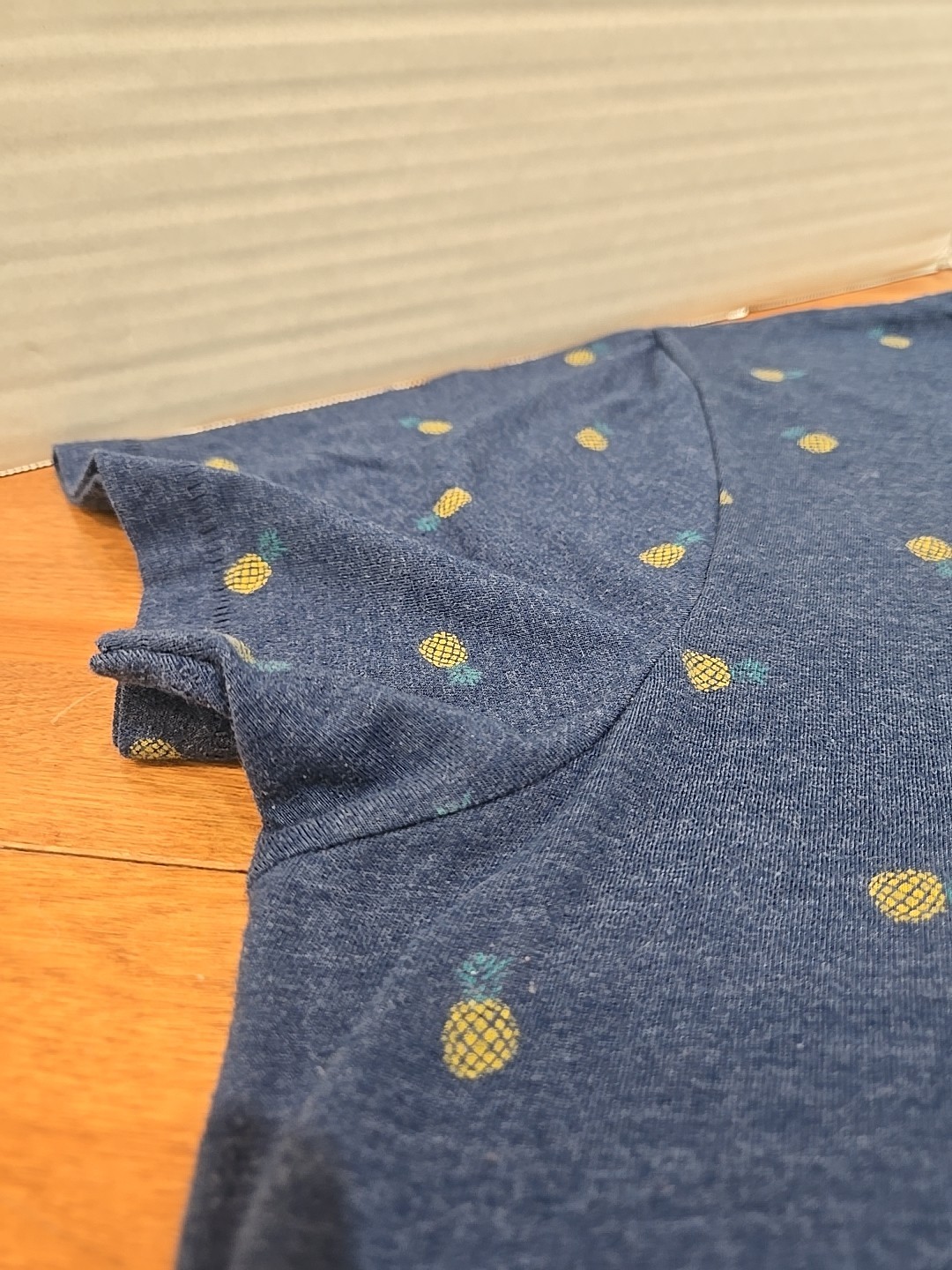 Aeropostale Men’s XL Allover Pineapple Crew Neck T-Shirt Preppy Retro Vtg Hippy