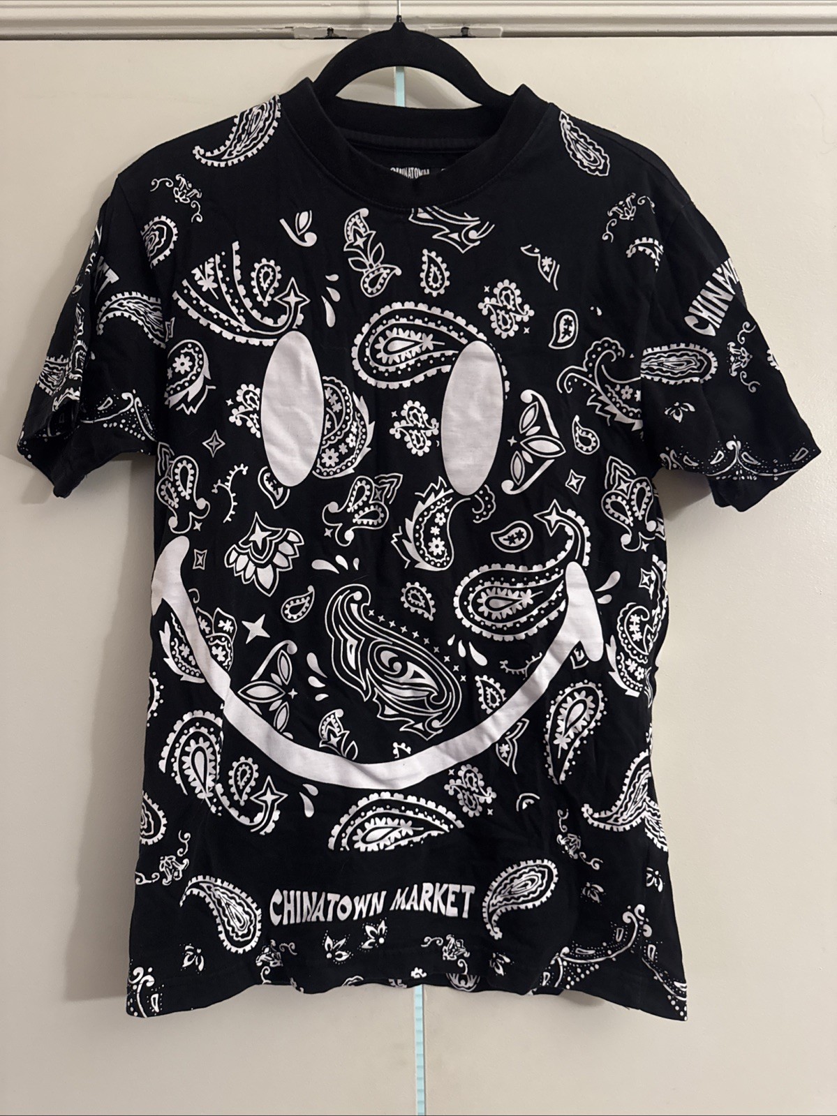 Chinatown Market x YG 4Hunnid Smiley Paisley Bandana T-Shirt Black Men’s Size S