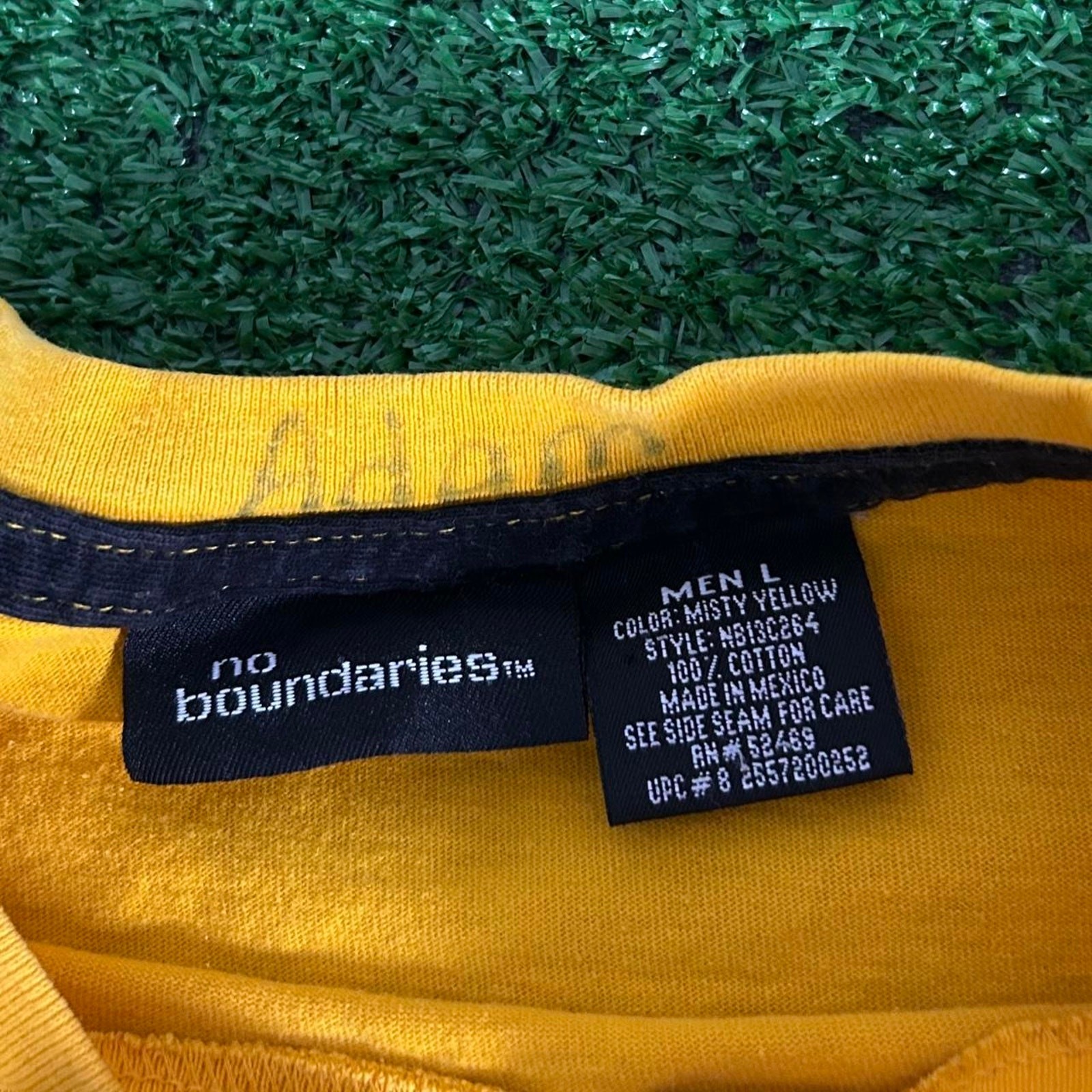 Vintage Y2K No Boundaries Kick It Skater Graphic Tshirt Size L Obscure